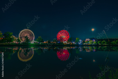 Wallpaper Mural Kirmes Fahrgeschäfte am Fluss Langzeitbelichtung Torontodigital.ca