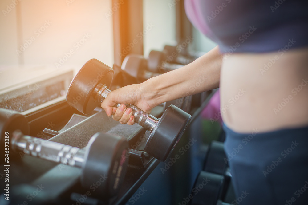 Obraz premium fitness woman doing exercises and warm up at gym ; healthy lifestyle