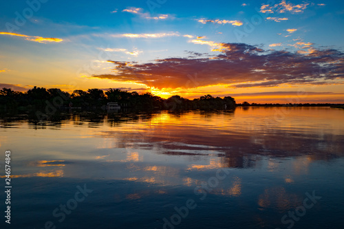 Sonnenuntergang auf einem Fluss © Ralf
