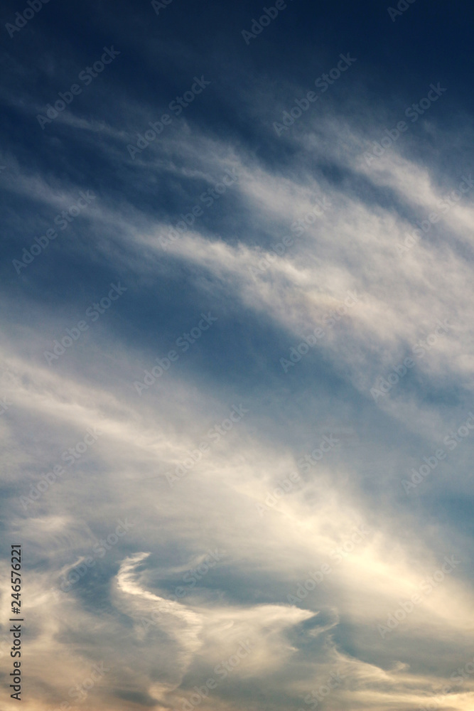 Obraz premium Scenery of the cloud spreading in the sky