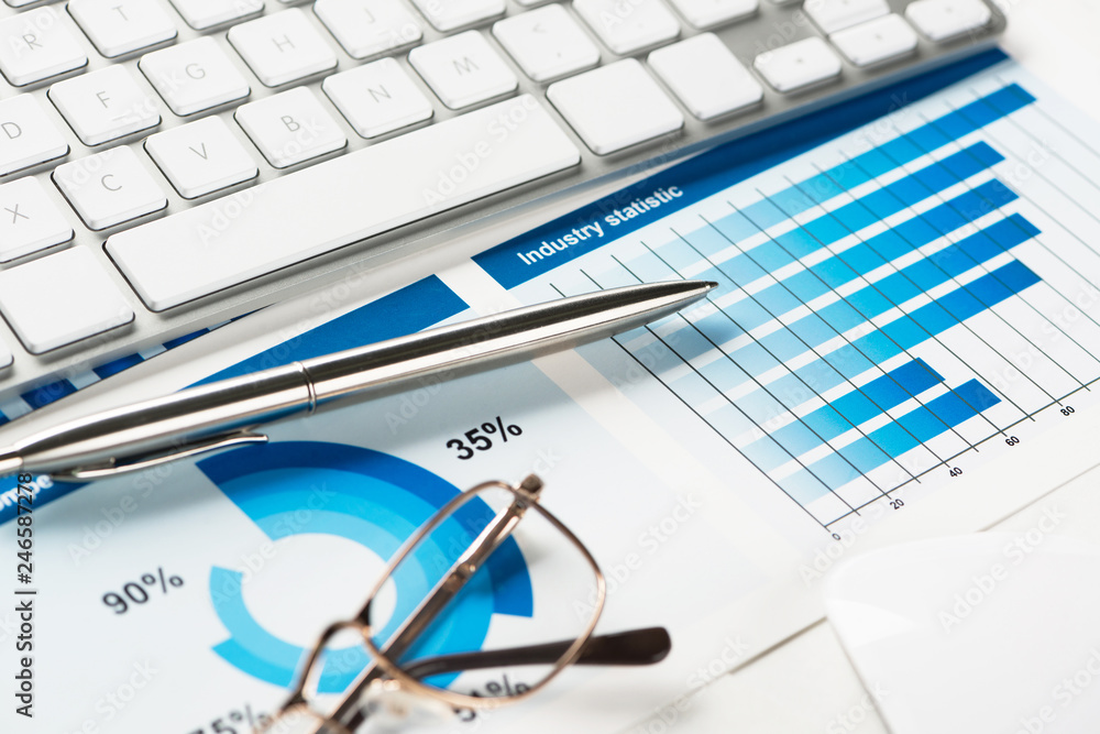 Fototapeta premium Preparing average sales report