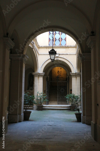 Entrance to the courtyard of medieval palace in Siena, Tuscany, Italy © Sergei Timofeev