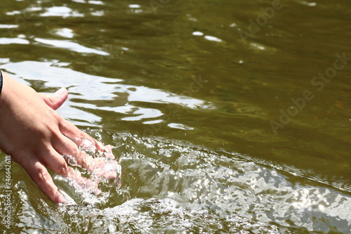 hand in water