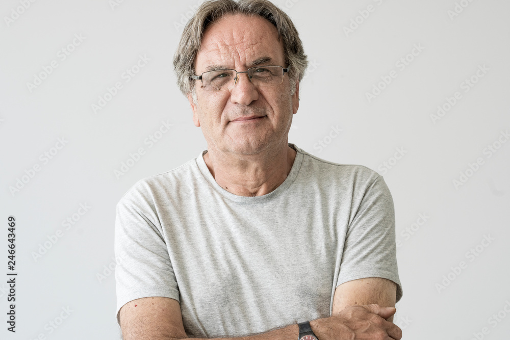 Fototapeta premium Portret starca uśmiechając się do kamery