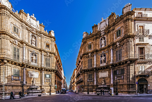 Quattro Canti der Altstadt von Palermo mit ihren engen Gassen