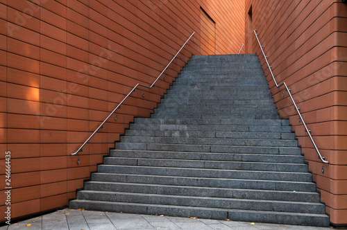 Häuserschlucht mit Treppe © alexander h. schulz