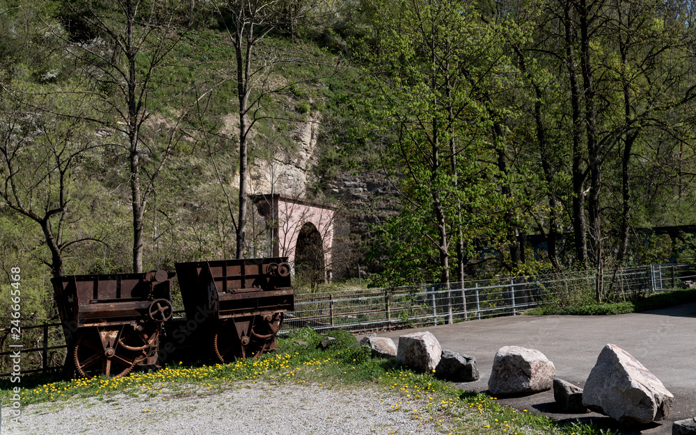 Obraz premium Der Tyssen Krupp Turm und Umgebung
