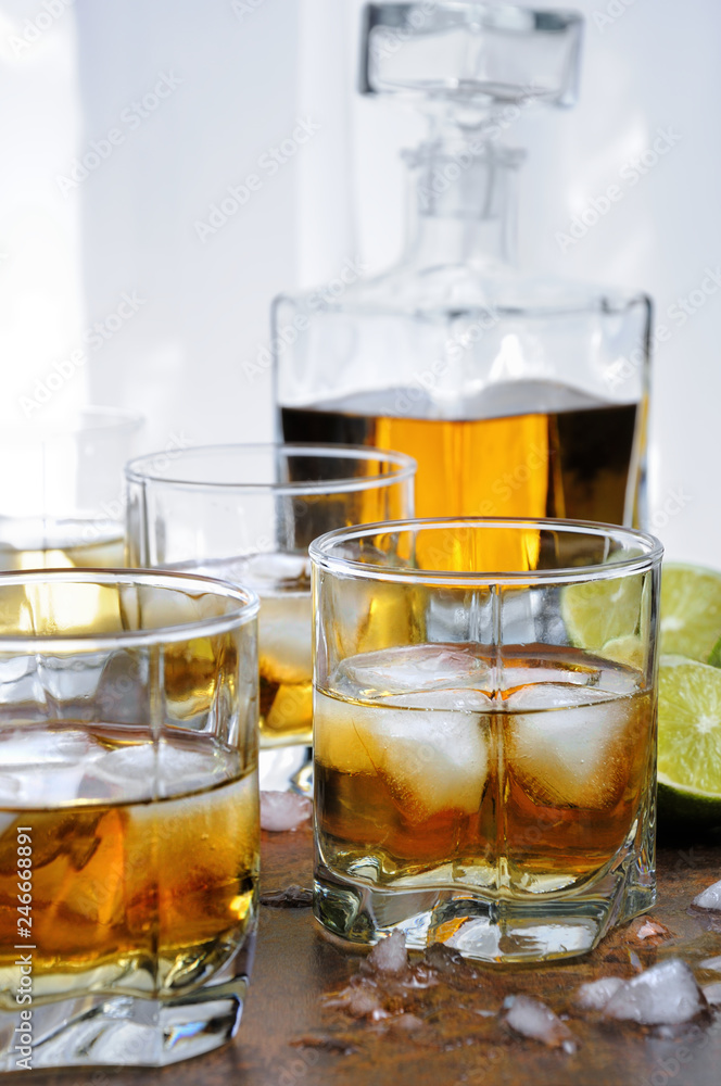 Whiskey with ginger ale and lime Whiskey with ginger ale and lime