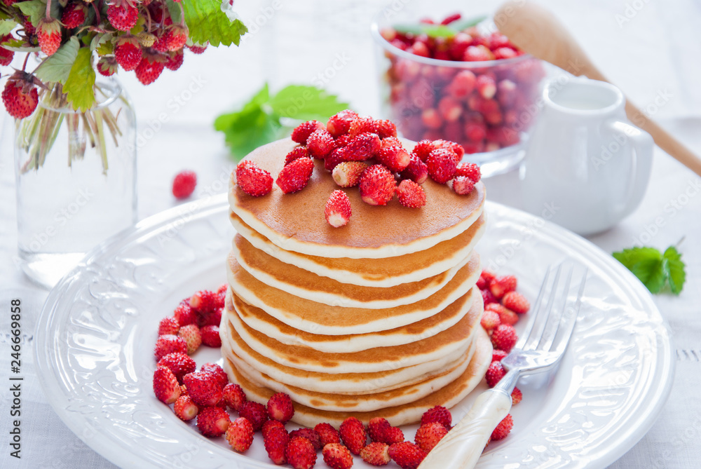 Pancakes with Wild Strawberries Pancakes with Wild Strawberries
