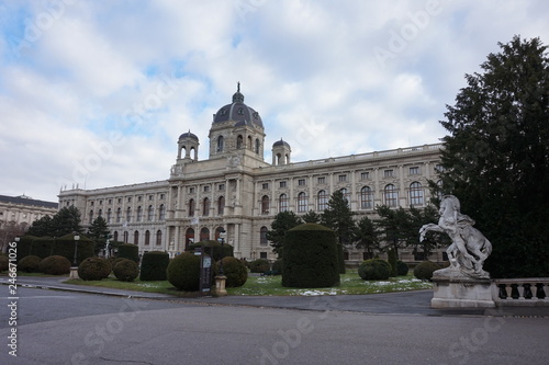 Facades of the Museum of Nature (Naturhistorisches Museum Wien) and the Museum of Art History (Kunsthistorisches Museum Wien) in the center of Vienna. © ReitNN