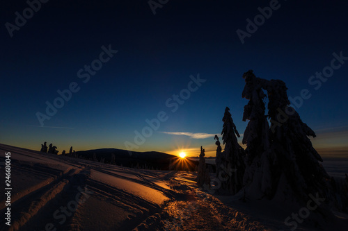 Fototapeta Naklejka Na Ścianę i Meble -  Winter trekking Beskidy mountains Rysianka