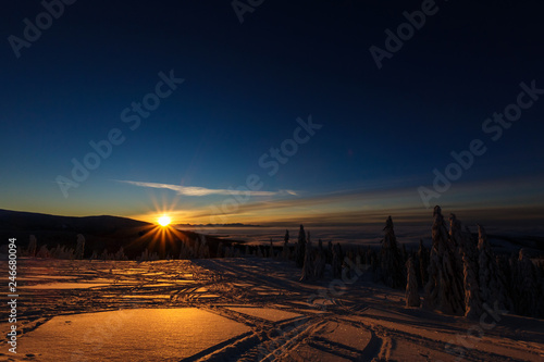 Fototapeta Naklejka Na Ścianę i Meble -  Winter trekking Beskidy mountains Rysianka