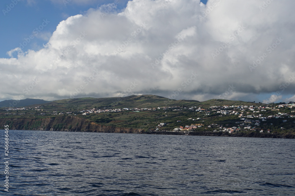 Feteira - Freguesia da Ilha Terceira, Angra do Heroísmo, Açores - Portugal - Vista do barco Junto aos Ilhéus das Cabras - Setembro 2018