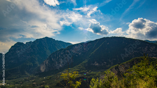 Berge und die Landschaft 