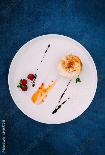 Wallpaper Mural Coconut cake Torontodigital.ca