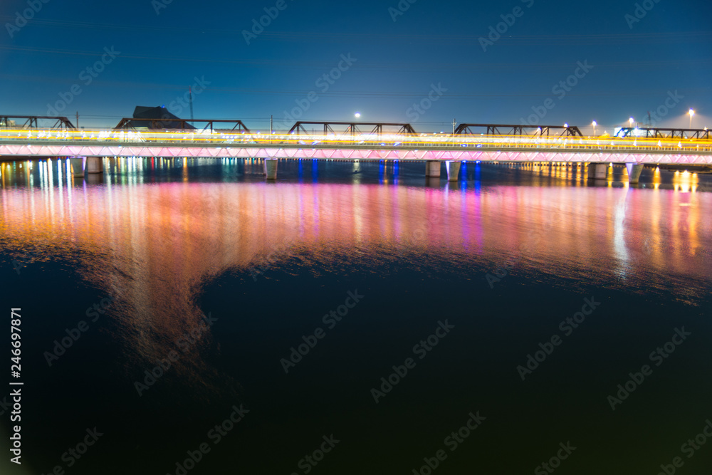 Naklejka premium bridge at night