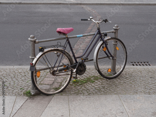 old derelict bicycle left in the city