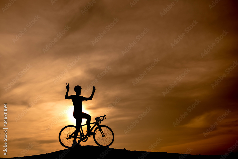 Fototapeta premium Silhouette cyclist at sunset.