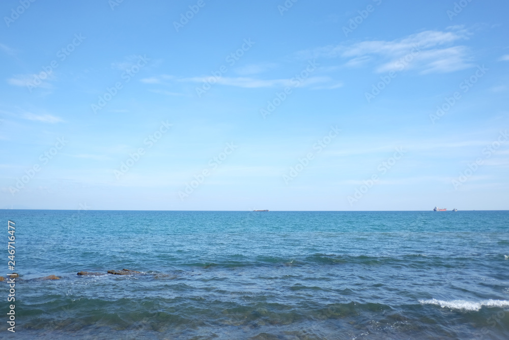 Fototapeta premium Daytime seaside view and blue sky in Thailand.