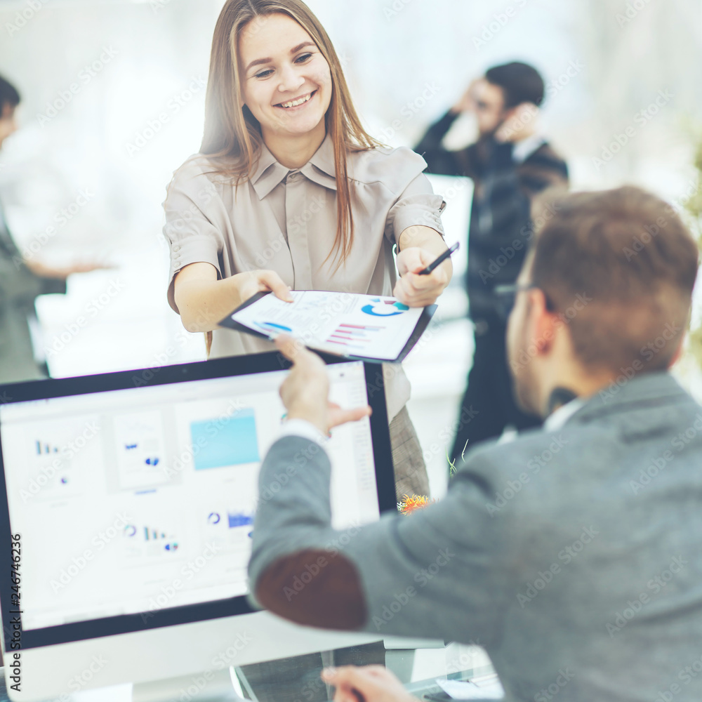leading specialist of Finance and Manager of the company working with financial charts in the company's profit