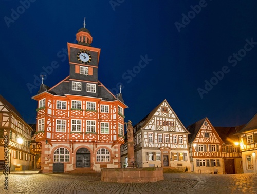 Der Marktplatz in Heppenheim an der Bergstraße, Hessen, Deutschland, Nachts zur blauen Stunde  © Lapping Pictures