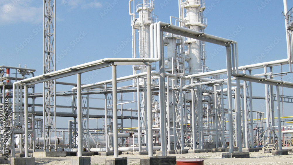 Oil refinery, primary oil refining