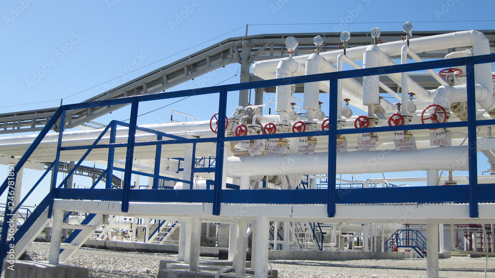 Oil refinery, primary oil refining Oil refinery, primary oil refining