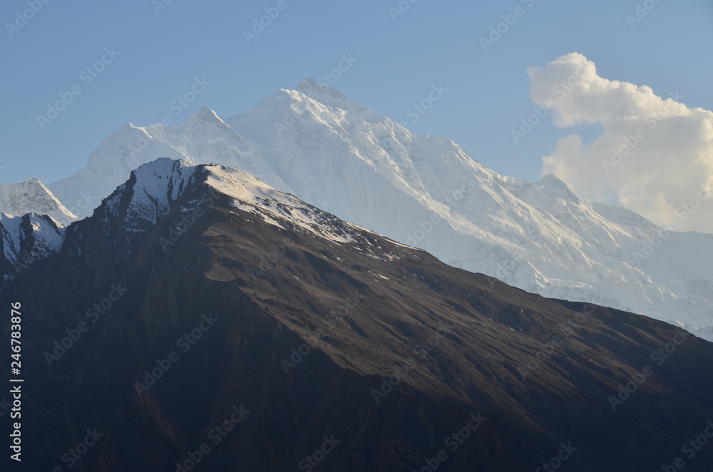 パキスタンのフンザ　カリマバードから見た絶景　美しいラカポシ峰