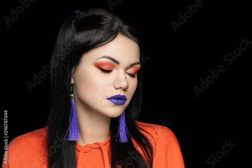 make up orange eyeshadows violet lipstick