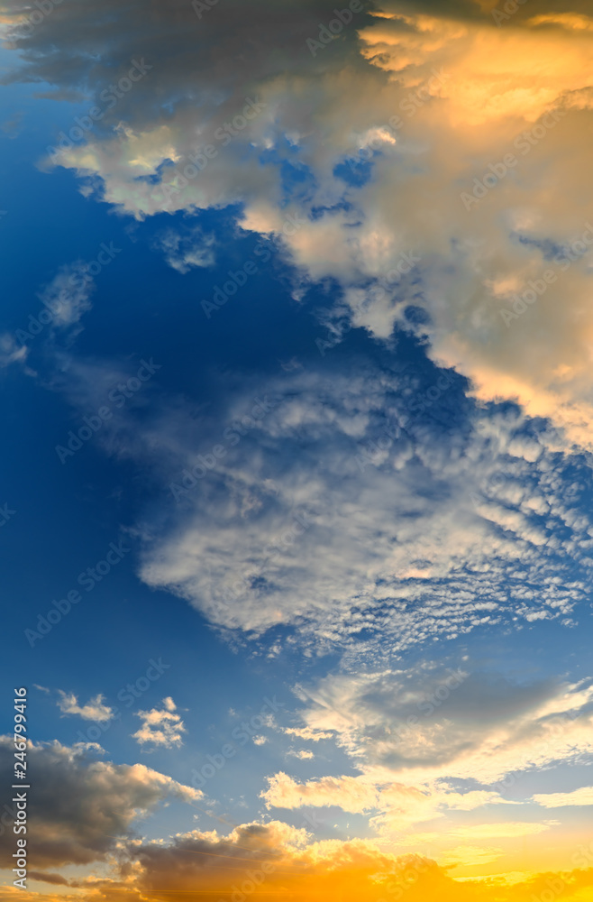 Fototapeta premium overhead sky clouds