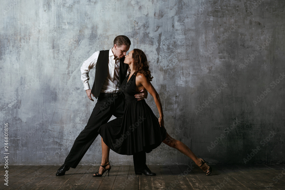 Dancers in black dress dancing tango - obrazy, fototapety, plakaty 