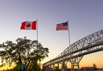 Papier peint photo Canada International Border Crossing. Sunset at the Blue Water Bridge border United States and Canada crossing. The bridge connects Port Huron, Michigan and Sarnia, Ontario.  © ehrlif