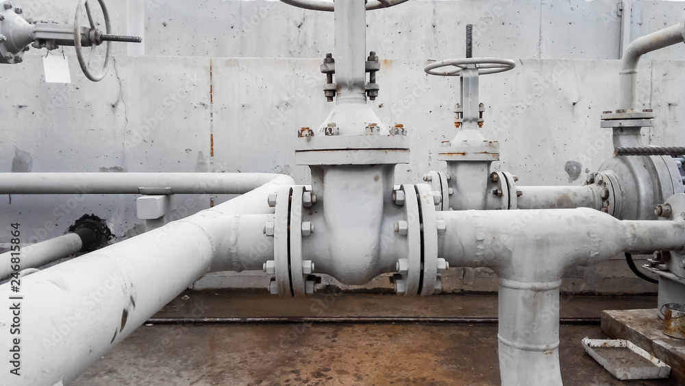 Latch on the pipeline Latch on the pipeline