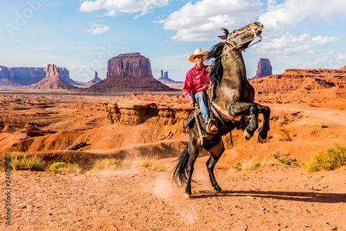 Fotografia Cowboy Rearing Horse in Monument Valley