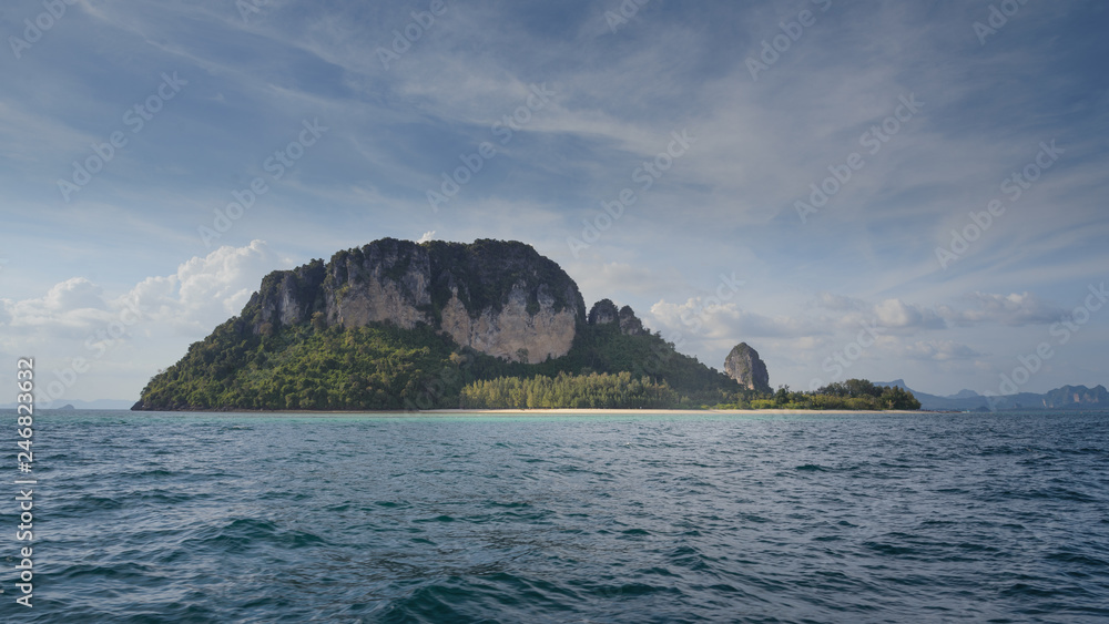 Koh Poda, Poda island,o Koh Po Da Nok es una de las islas desierta mas recomendables en la provincia de Krabi , Tailandia 