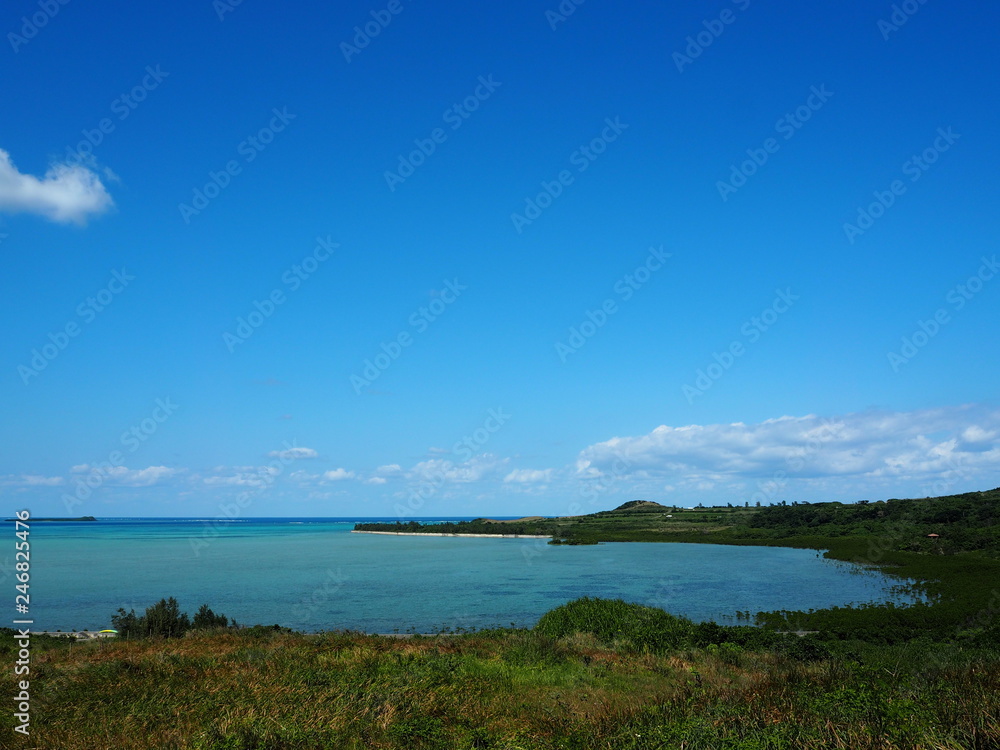 青い海の景色、沖縄県小浜島