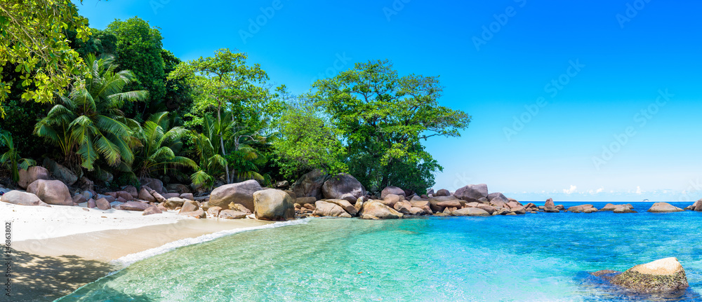 Seychelles panoramic view of the beach on La Digue island - obrazy, fototapety, plakaty 