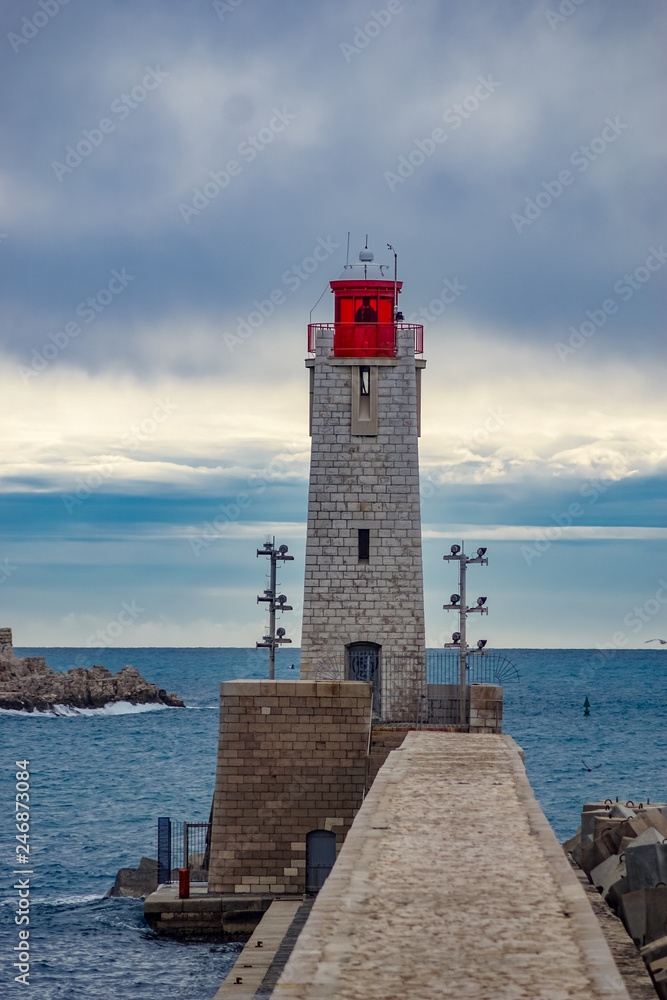 Leuchtturm an der Hafenmole in Nizza Cote D´azur Frankreich Leuchtturm an der Hafenmole in Nizza Cote D´azur Frankreich