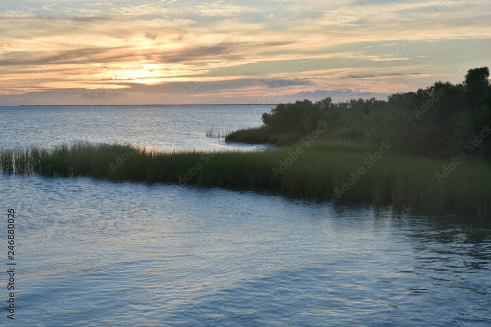 Obraz premium sunset over lake