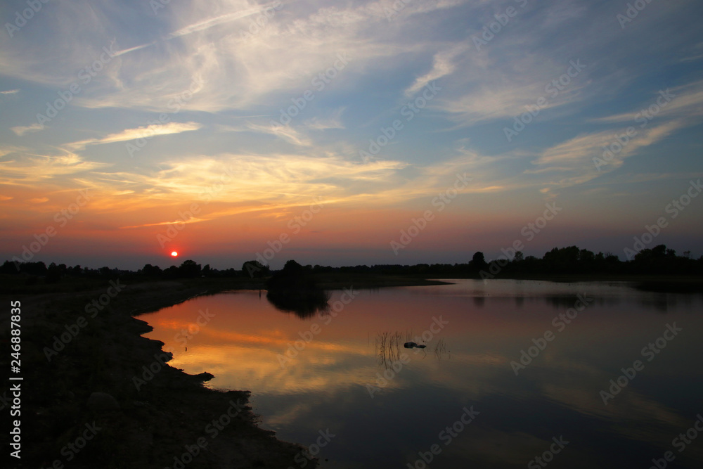 Fototapeta premium Adventurous sunset at the lake