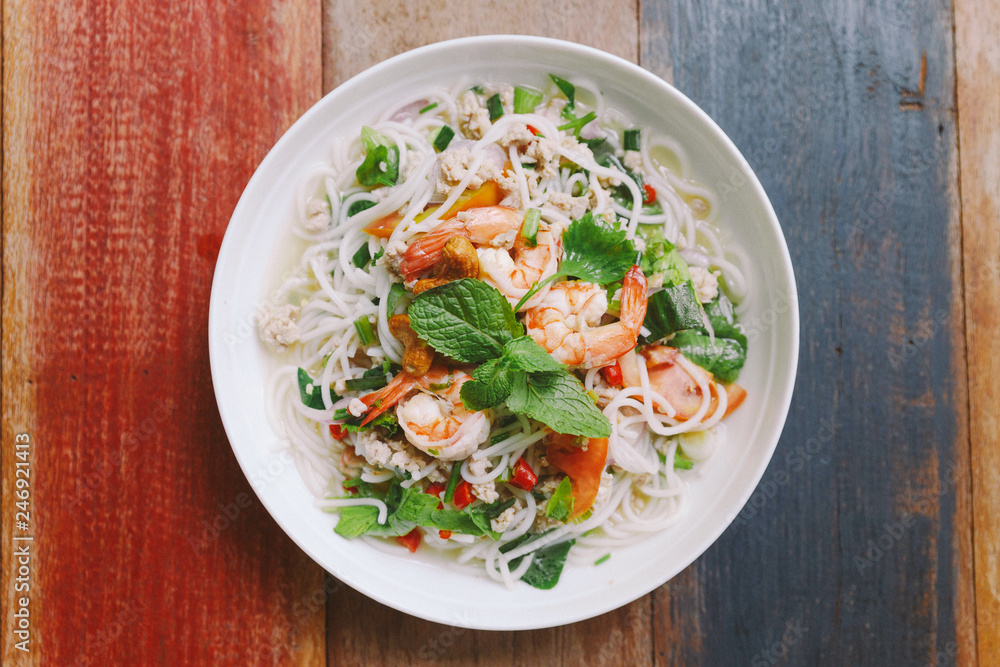 Spicy rice vermicelli with shrimp, minced pork and chili. Topping with mint leaves.