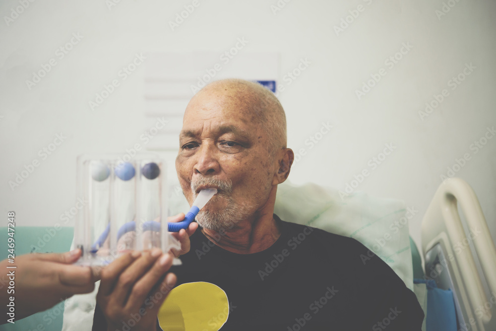 Patient use Incentive Spirometer in hospital Patient use Incentive Spirometer in hospital