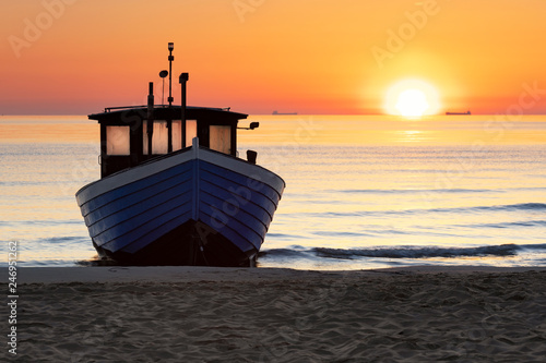 Fischkutter am Strand von Bansin auf der Insel Usedom photo