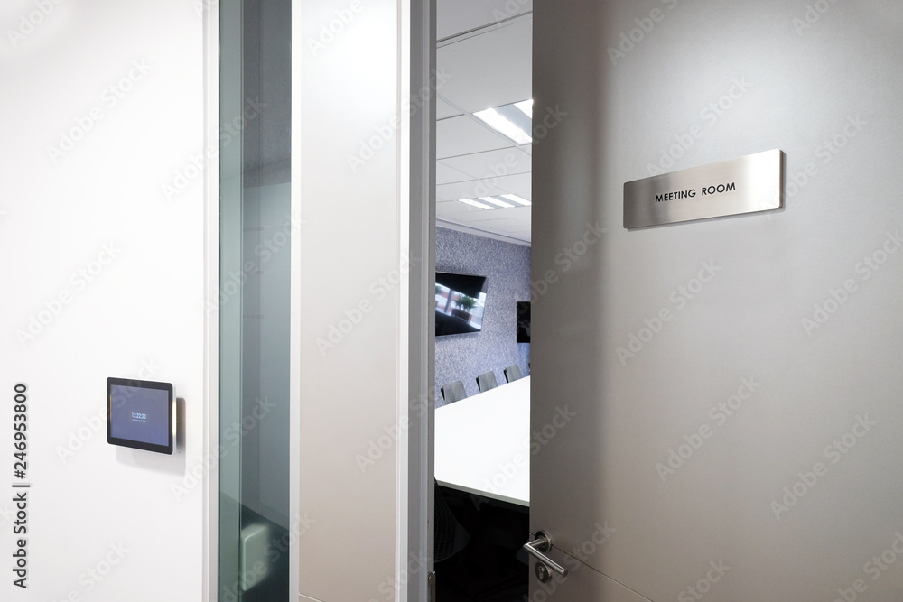 Door with knob opening to the meeting room, with status monitoring and controlling electronic device in front of the room Door with knob opening to the meeting room, with status monitoring and controlling electronic device in front of the room