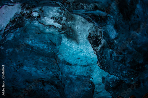 アイスランド・氷の洞窟（ヴァトナヨークトル） © kanzilyou