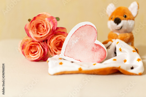 Kuscheltuch Fuchs für Baby und Herz aus Holz mit Rosen © Kerstin