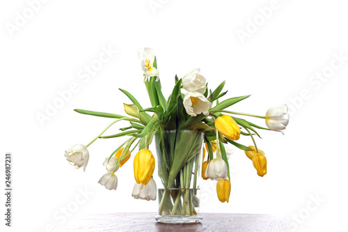 Fototapeta Naklejka Na Ścianę i Meble -  Verwelkte Tulpen in der Vase