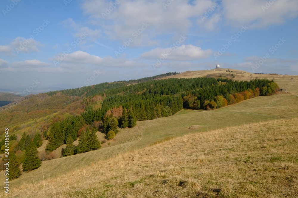 Wasserkuppe und  Pferdskopf in der Rhön im Herbst, Biosphärenreservat Rhön, Hessen, Deutschland