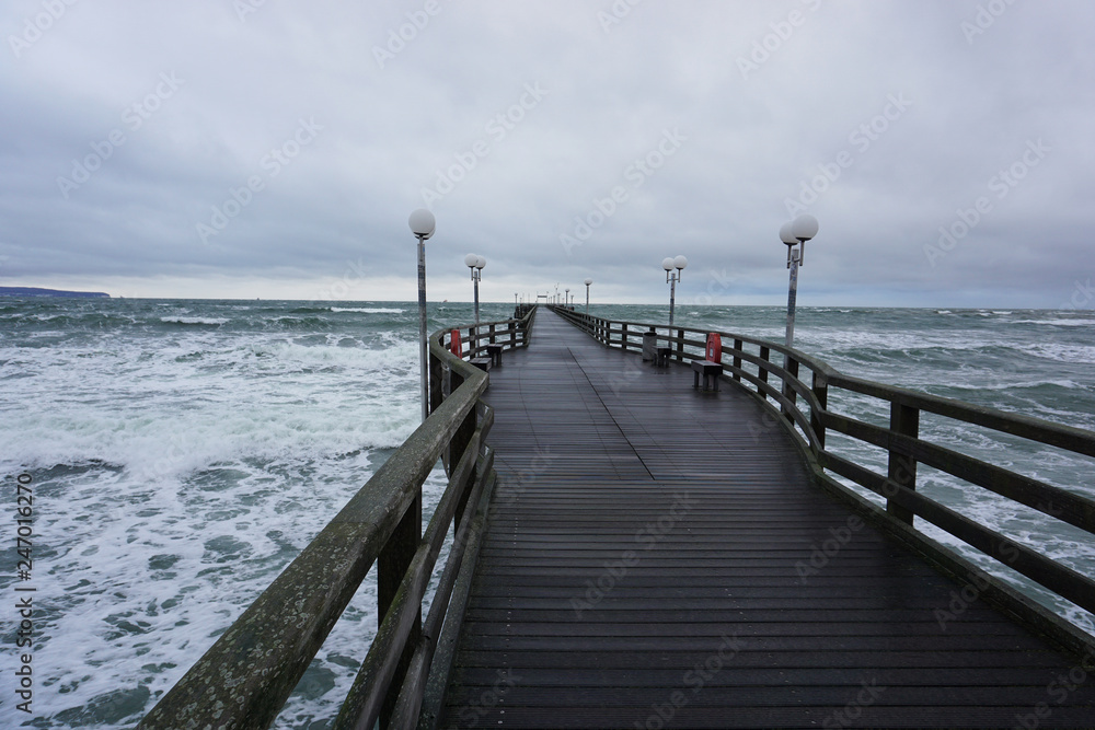 Sturm an der Ostsee im Winter in Binz Sturm an der Ostsee im Winter in Binz