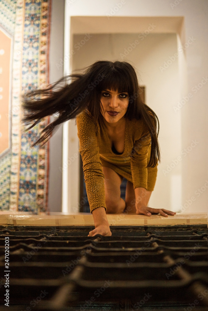 Φωτογραφία Beautiful Moroccan Girl in Short Golden Dress crawling by lattice indoor of Pict